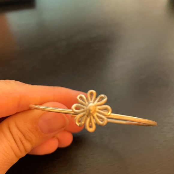 Tiffany’s Daisy Hook Bracelet - Picture 3 of 3